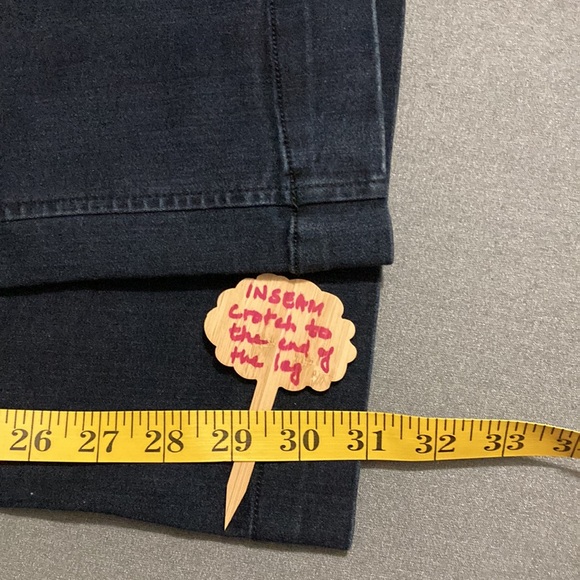ONE 5 ONE blue jeans size 10 slightly flared. 40% cotton 32% polyester 27% rayon - Picture 9 of 11